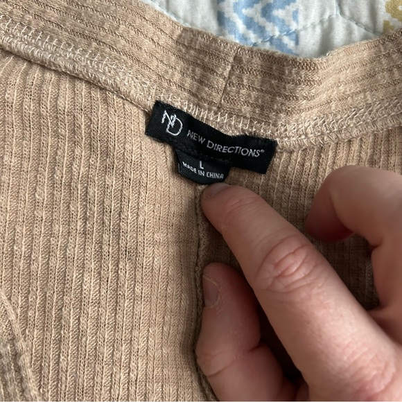 New directions tie front top beige tan large top shirt - Picture 2 of 4